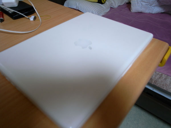 Exif_JPEG_PICTURE 맥북상단 모습 기스가 좀많음