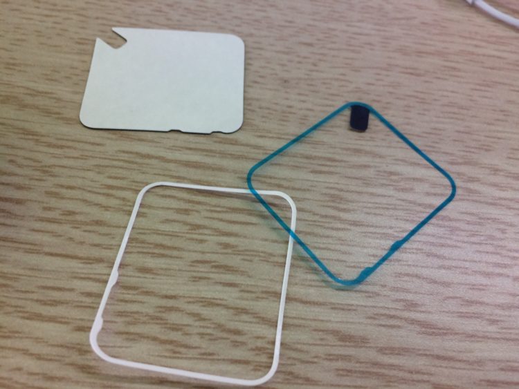 부착을 하기위한 스티커가 동봉되어있다.