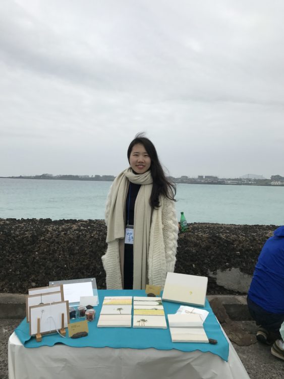 작가김초희의 매대