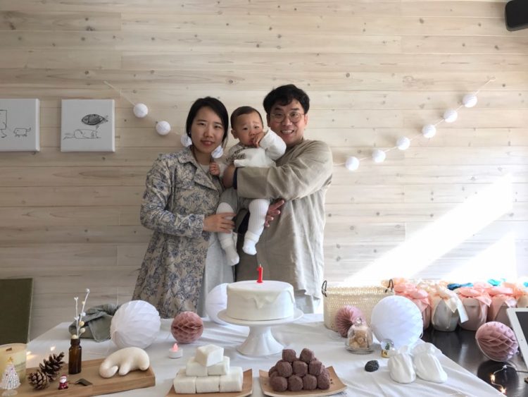 김초희, 홍정우, 홍윤표의 돌기념 가족사진