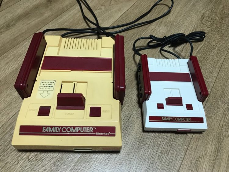 닌텐도 오리지널과 닌텐도 미니의 비교 모습