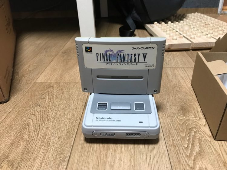 슈퍼 닌텐도 미니와 실제 팩의 비교 모습