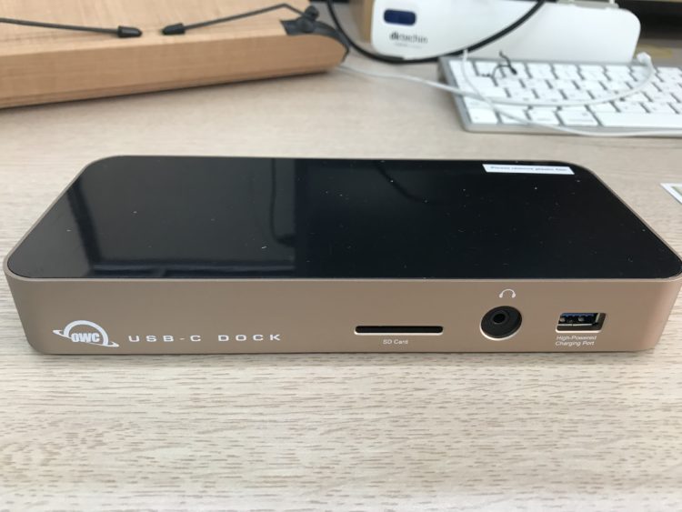 USB-C dock 전면부