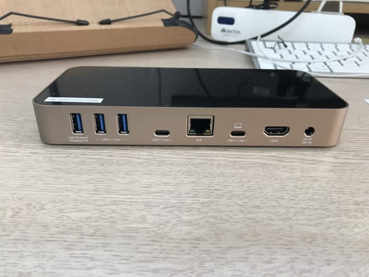 USB-C dock 후면부